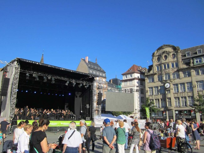 Place Kléber, Strasbourg - Warming up for the world premiere of 'First Light at Uluru'.